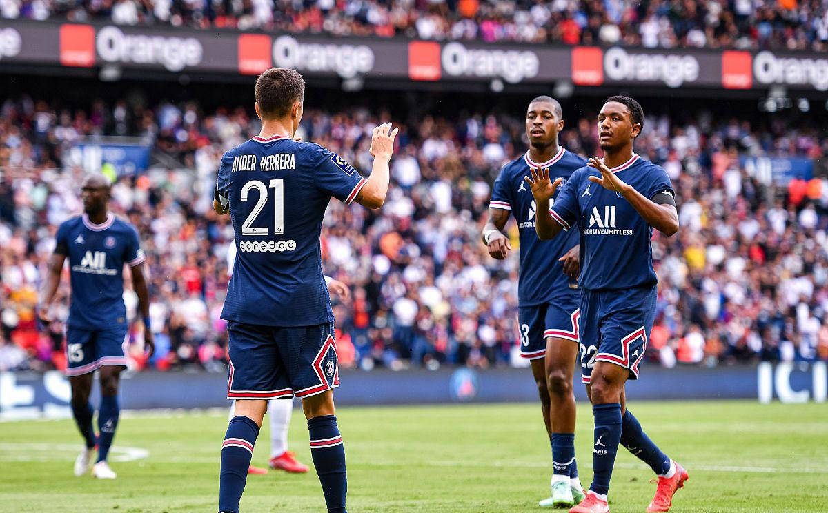 巴黎强势取胜，比赛现场惊现惊喜