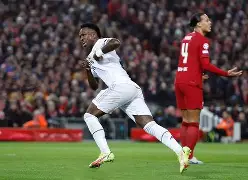 关于维尼修斯赛前列队欢迎莱比锡，尊重对手尽显风度！的信息