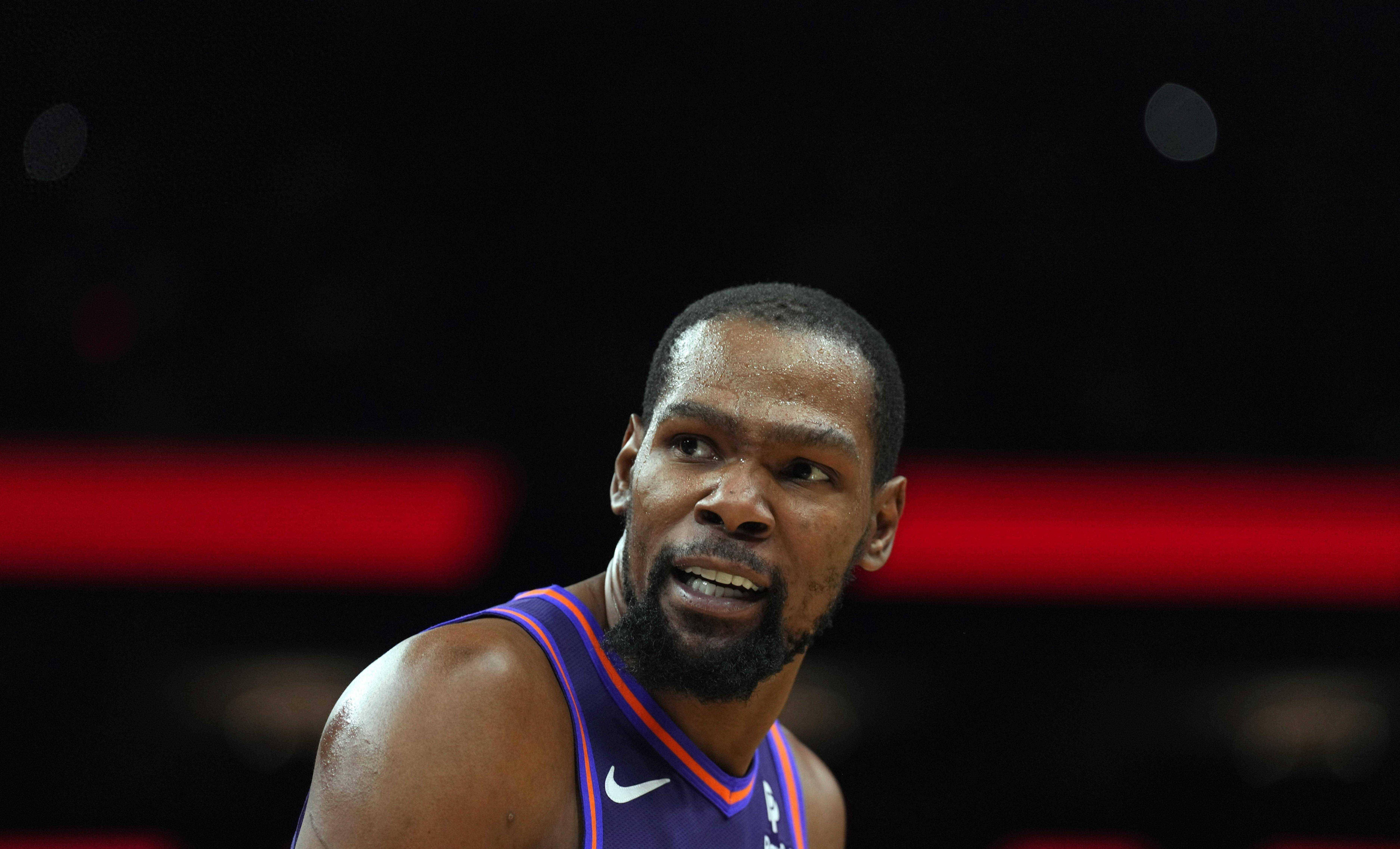 杜兰特在热火比赛中出色防守，回归赛场引发热议！的简单介绍