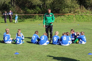 英超半决赛对决在即！达拉斯独行侠演练定位球，密集防守应对挑战